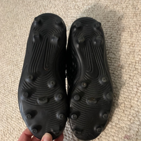 Nike Tiempo Black Cleats 5.5Y - Picture 6 of 6